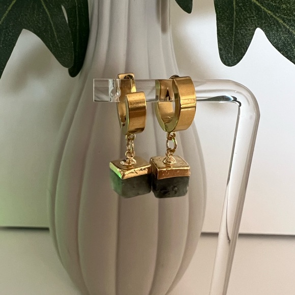 Stone Dainty Gold Hoops - Elegant Classic Earrings - Small Minimalist Hoop - Picture 11 of 16